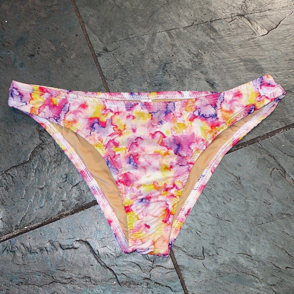 Morena cheekini bikini bottoms. Mid coverage. Handmade in Costa Rica. S